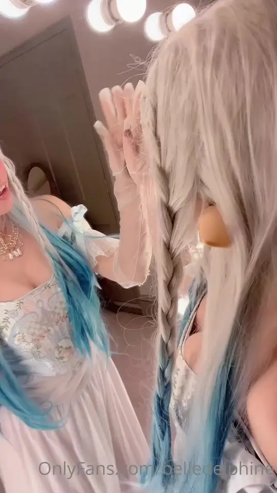 Elf Cosplay Girl Kisses Her Mirror