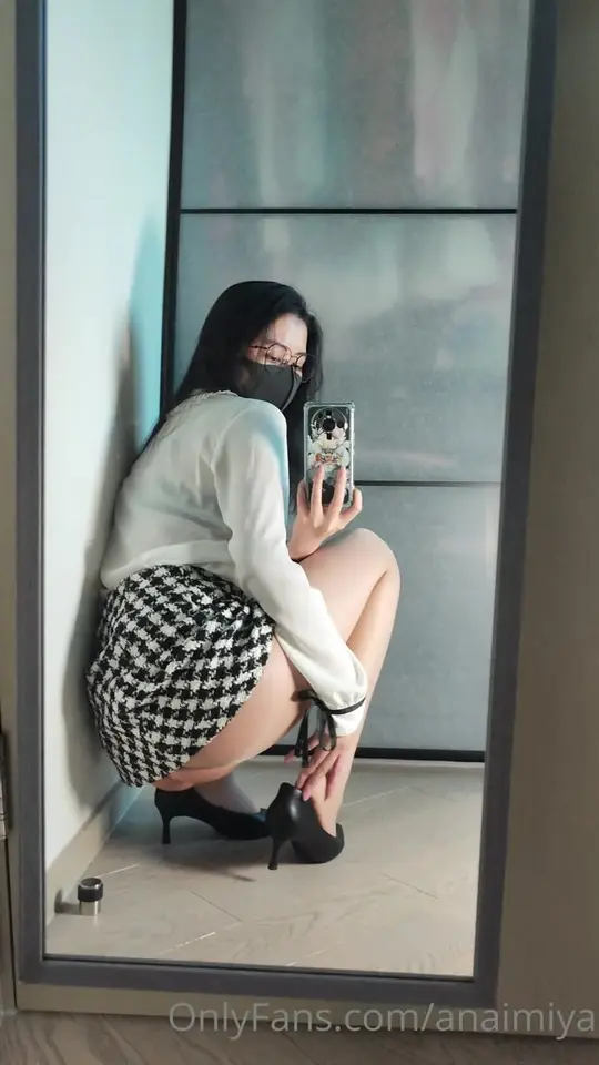 Squatting Mirror Selfie Skirt Lift